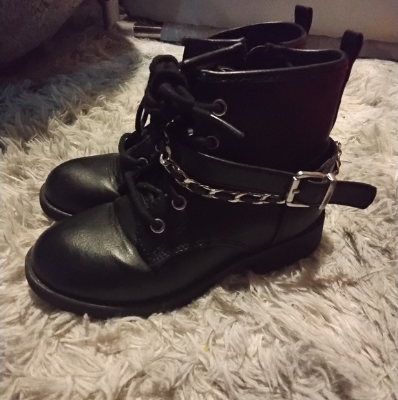 Kids Black Leather Boots with Chain Detail - Picture 2 of 6